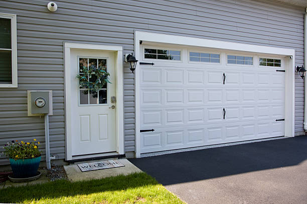 24/7 Emergency Garage Door Panel Replacement experts in Daleville, IN